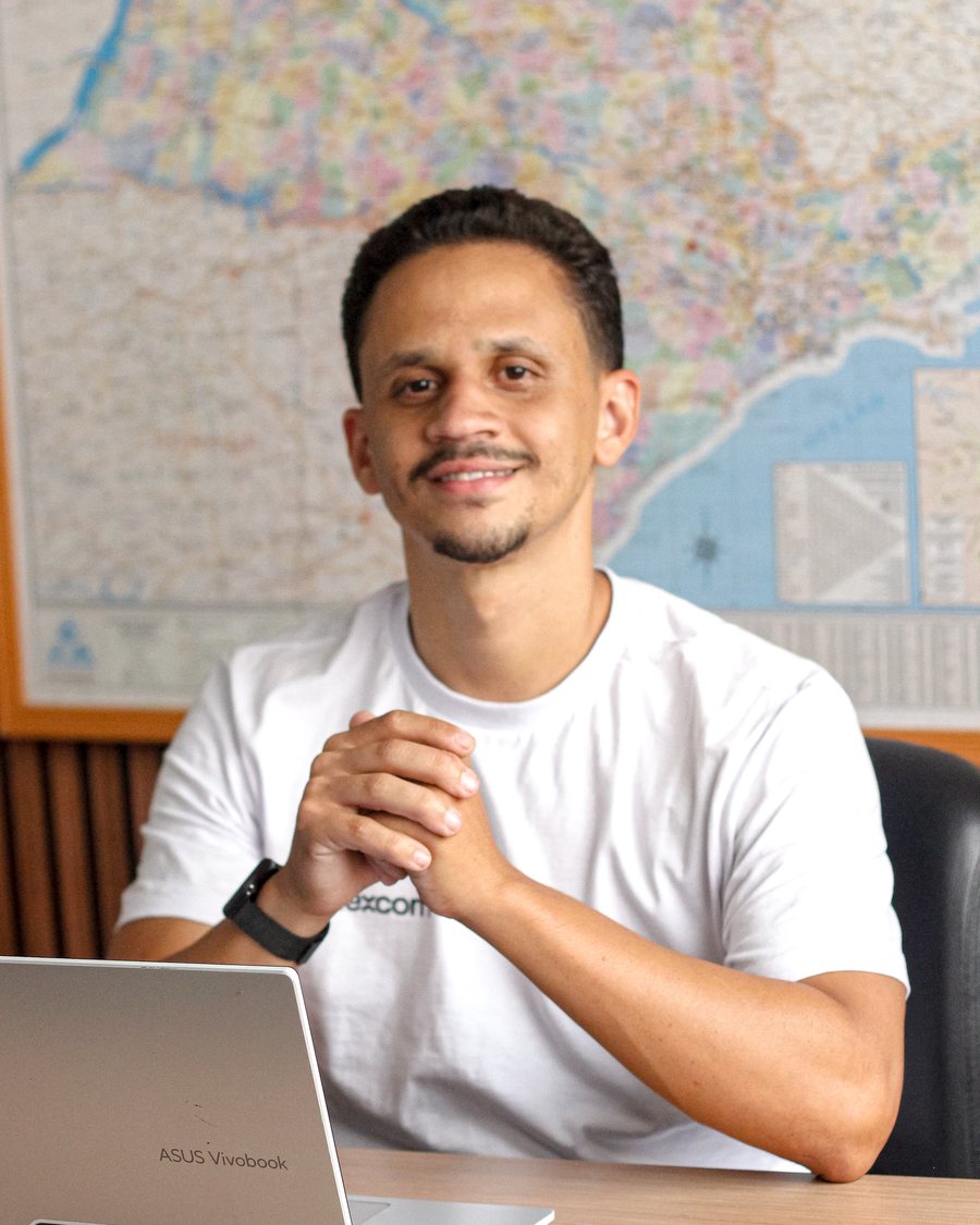 Bruno, fundador da DEXCOM, no escritório da operação em São Paulo